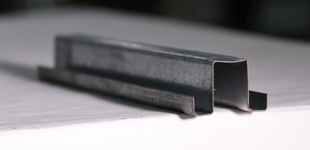 Zoomed in side view of Hat Section